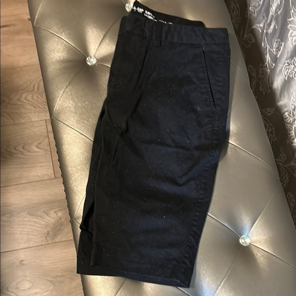GAP Black and White Casual Shorts - Picture 3 of 4